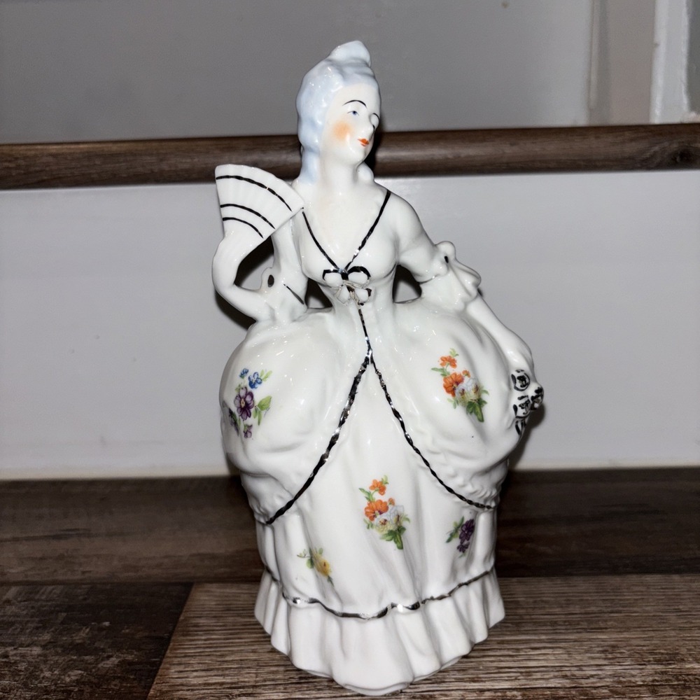 Crinoline Lady Colonial Empire Planter 8.5"